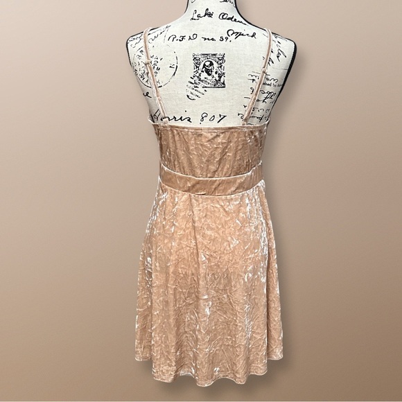 Strappy Cut-Out Crushed Velvet Dress in Blush Size M - Picture 3 of 8